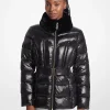 Casaco acolchoado em nylon com rebordo em pelo sintético dobrável | Michael Kors [PT]