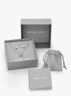 Conjunto de brincos curtos e colar com pingente com logótipo com incrustações em prata de lei banhada a ouro rosa de 14K | Michael Kors [PT]