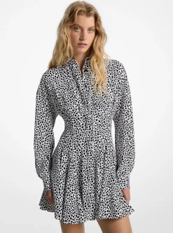 Vestido camiseiro plissado em crepe com estampado de leopardo | Michael Kors [PT]